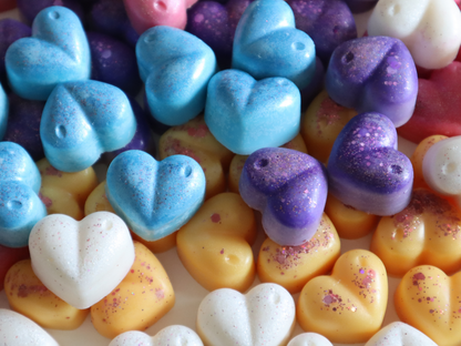 1 Million inspired, Heart shape wax melts. Natural soy wax melts.Highly fragranced, Long-Lasting, Handmade, Vegan & Pet Friendly.